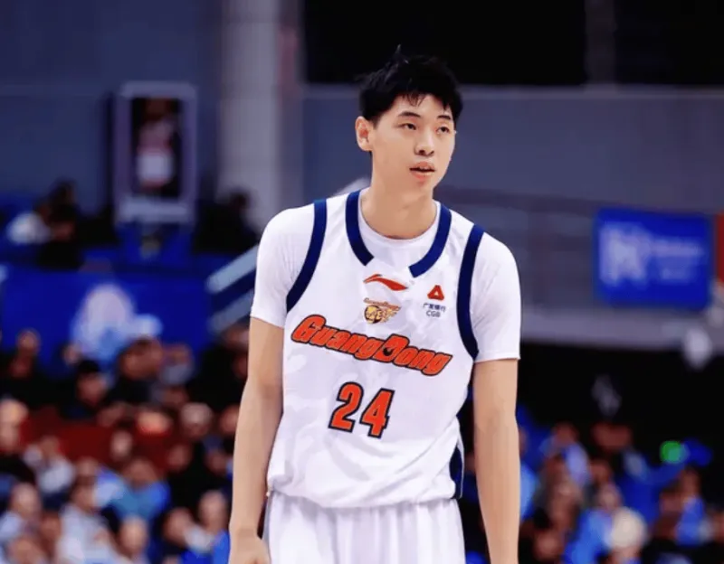 hth-崔永熙出战16分钟，投篮3中1得到2分1篮板、5犯离场